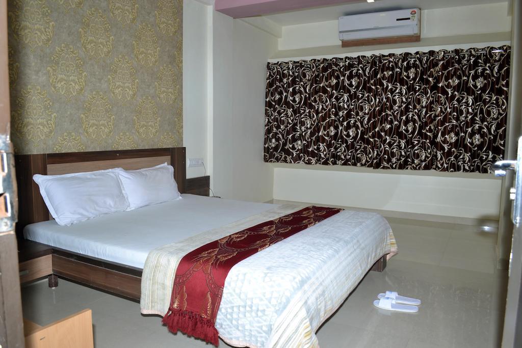 Hotel Sapphire Junagadh Exterior foto