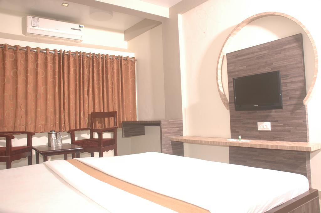 Hotel Sapphire Junagadh Exterior foto