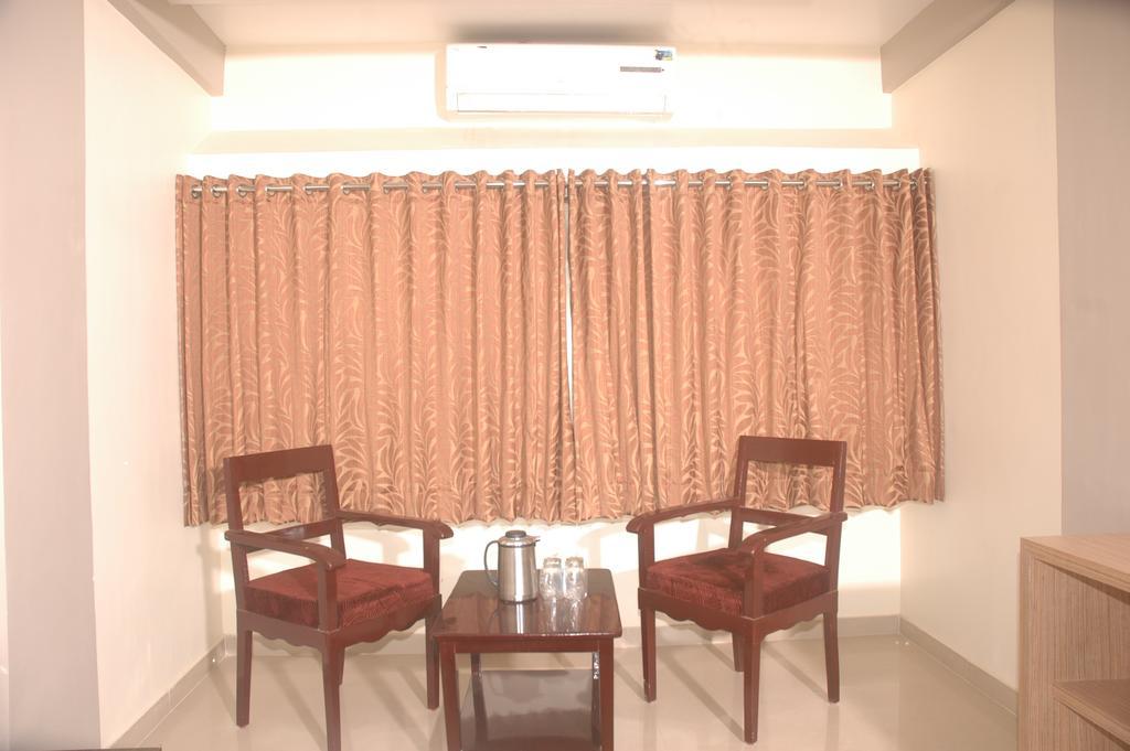 Hotel Sapphire Junagadh Exterior foto