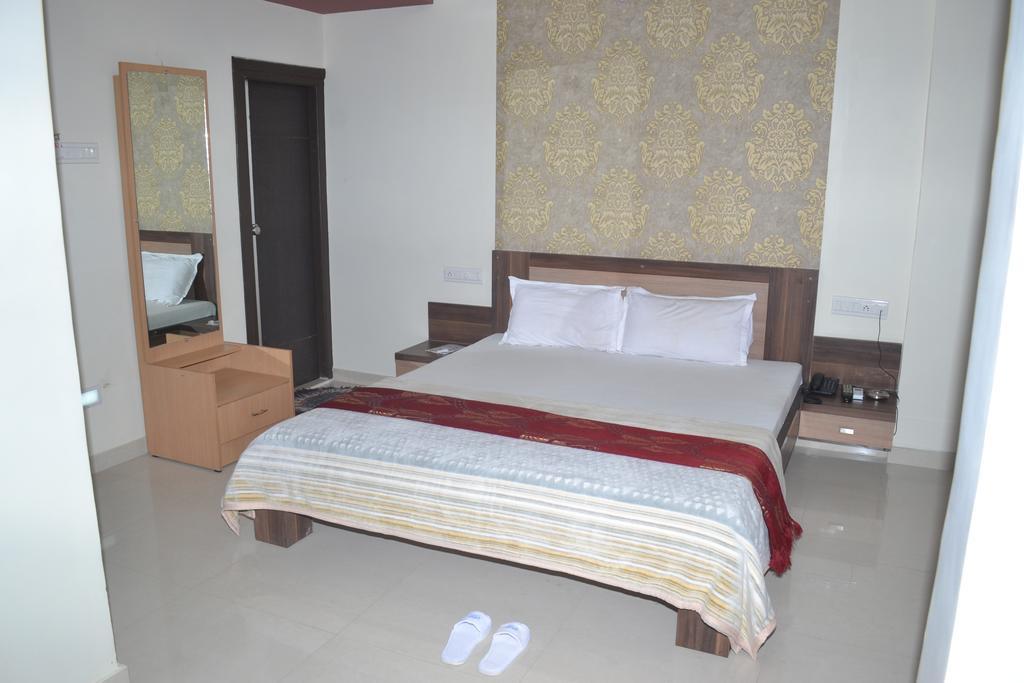 Hotel Sapphire Junagadh Exterior foto